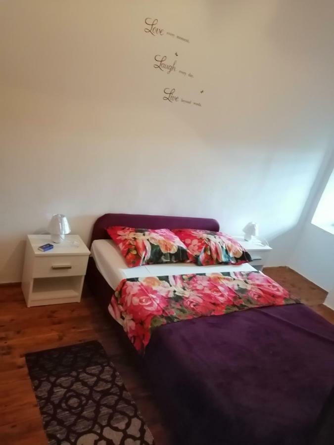 Apartamento Apartman Tea Pula Exterior foto