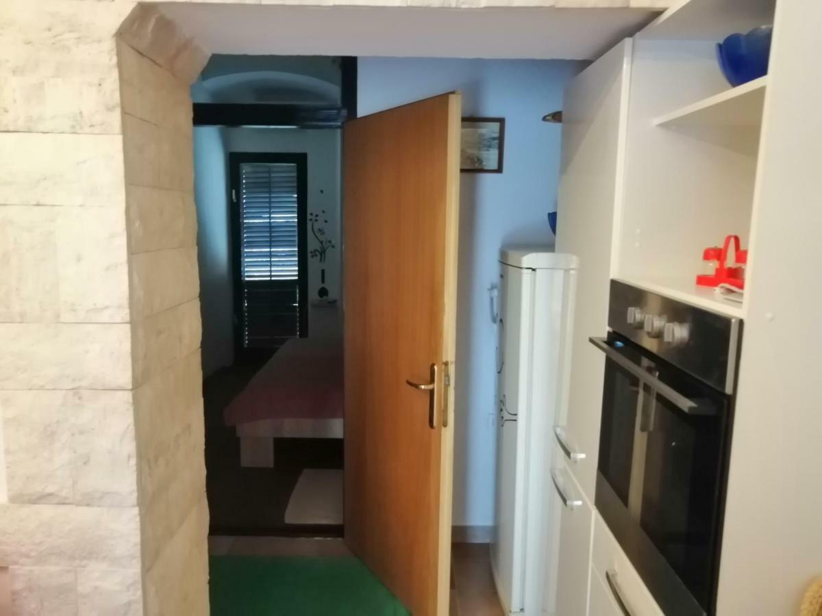 Apartamento Apartman Tea Pula Exterior foto